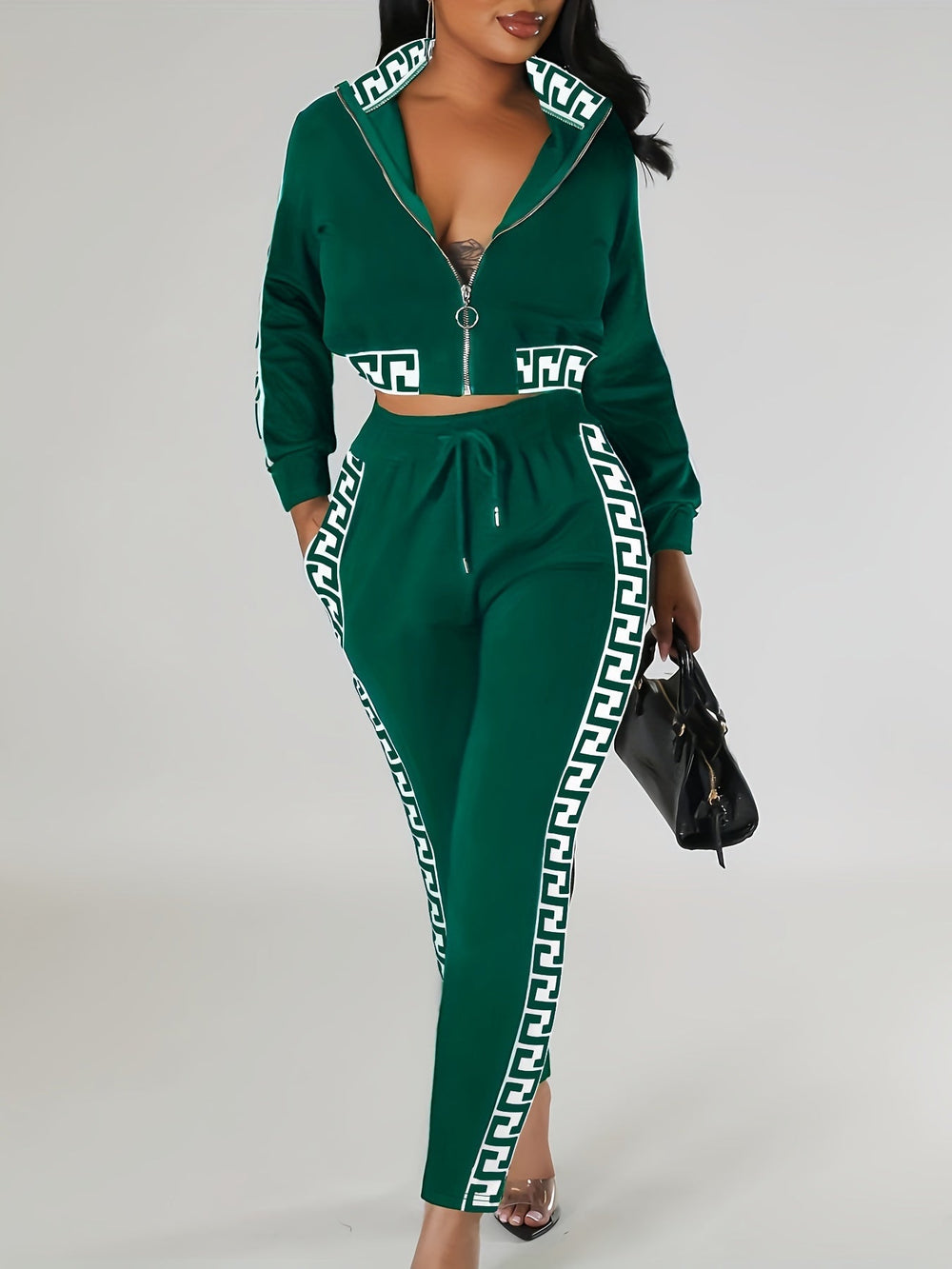 Sportblus och byxor med printdetaljer