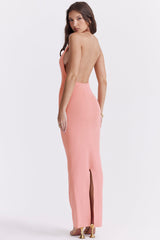 Djup aprikosfärgad långklänning med öppen rygg