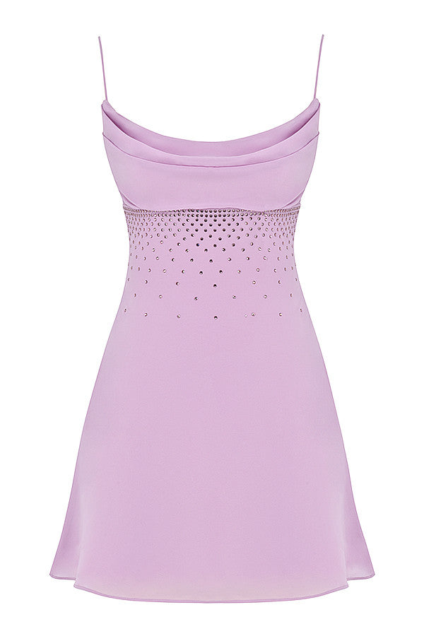 Rygglös miniklänning med kristalldetaljer