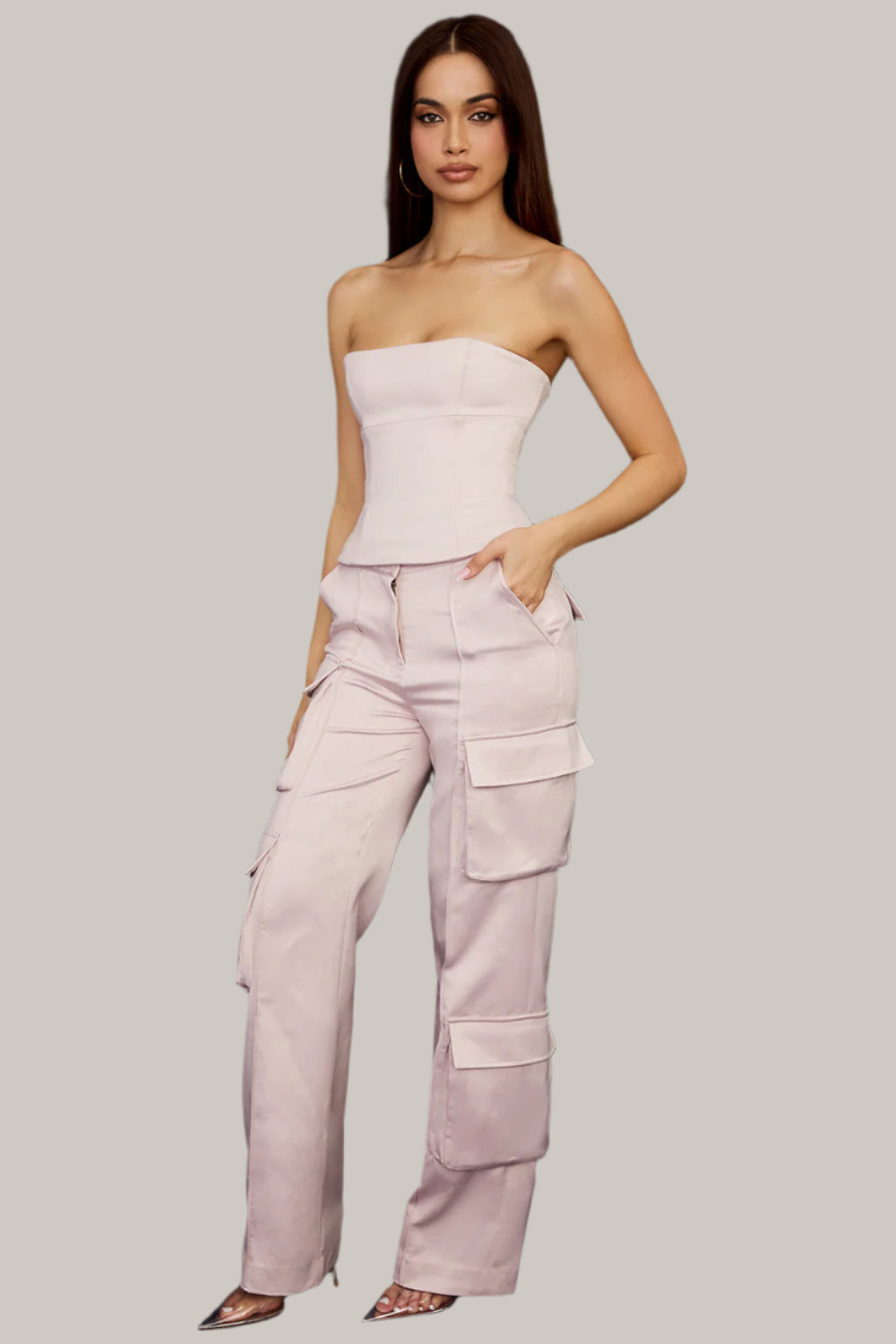 Axelbandslös satinkorsett med byxor med raka ben