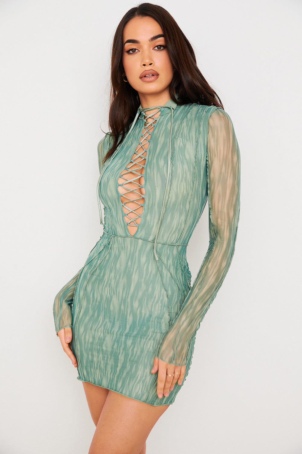 Tryckt miniklänning med spets framtill