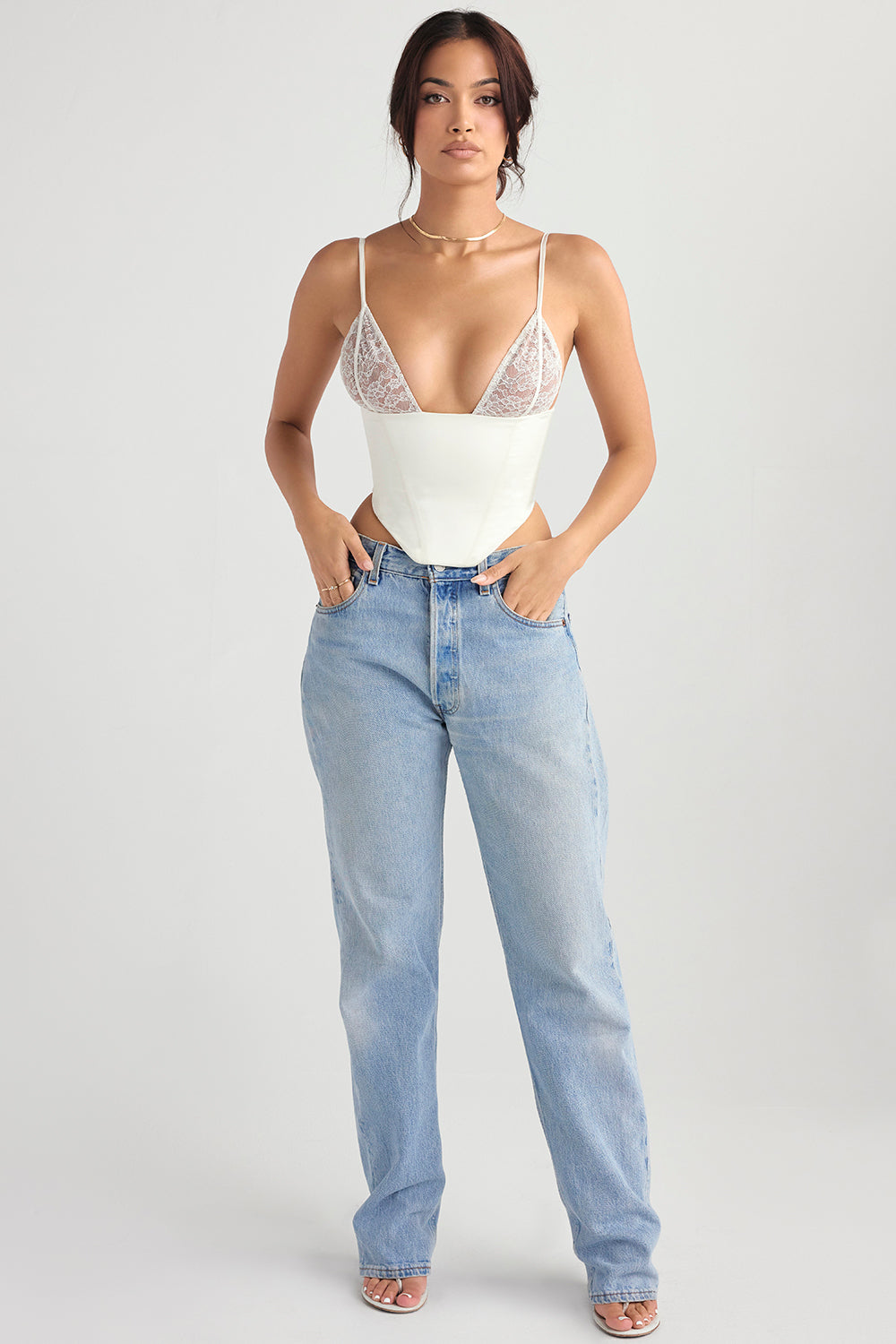 Vit korsett med satin och spets