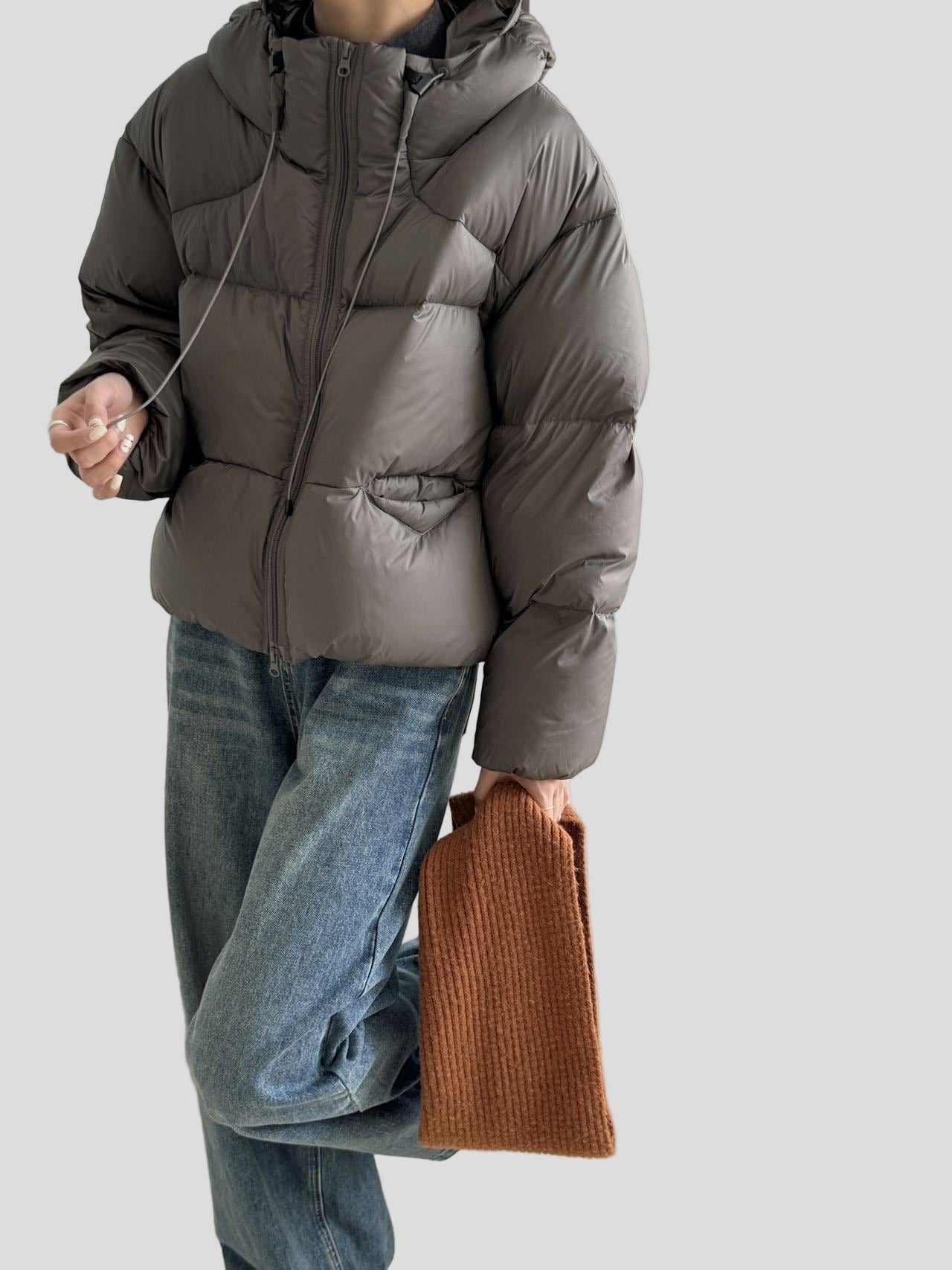 Short puffer jacket with hood and two-way zipper