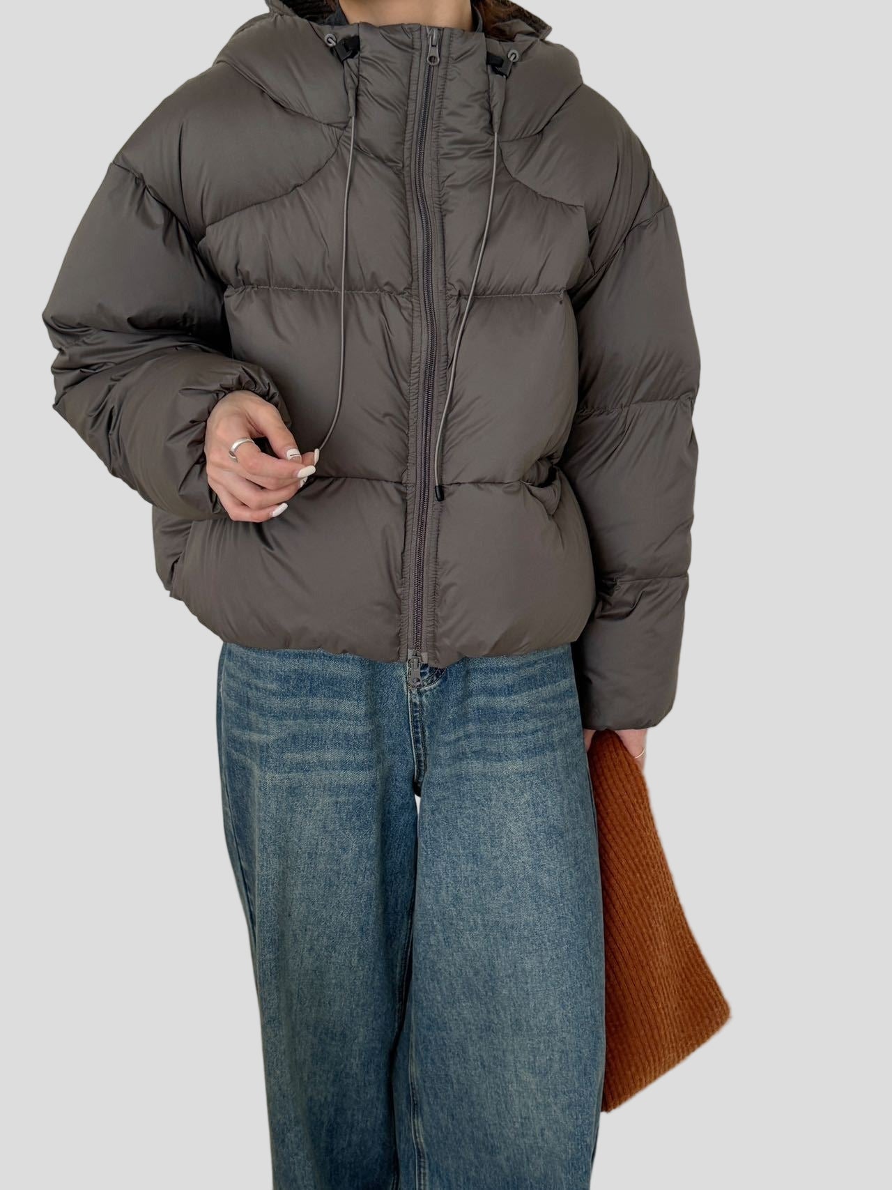 Short puffer jacket with hood and two-way zipper