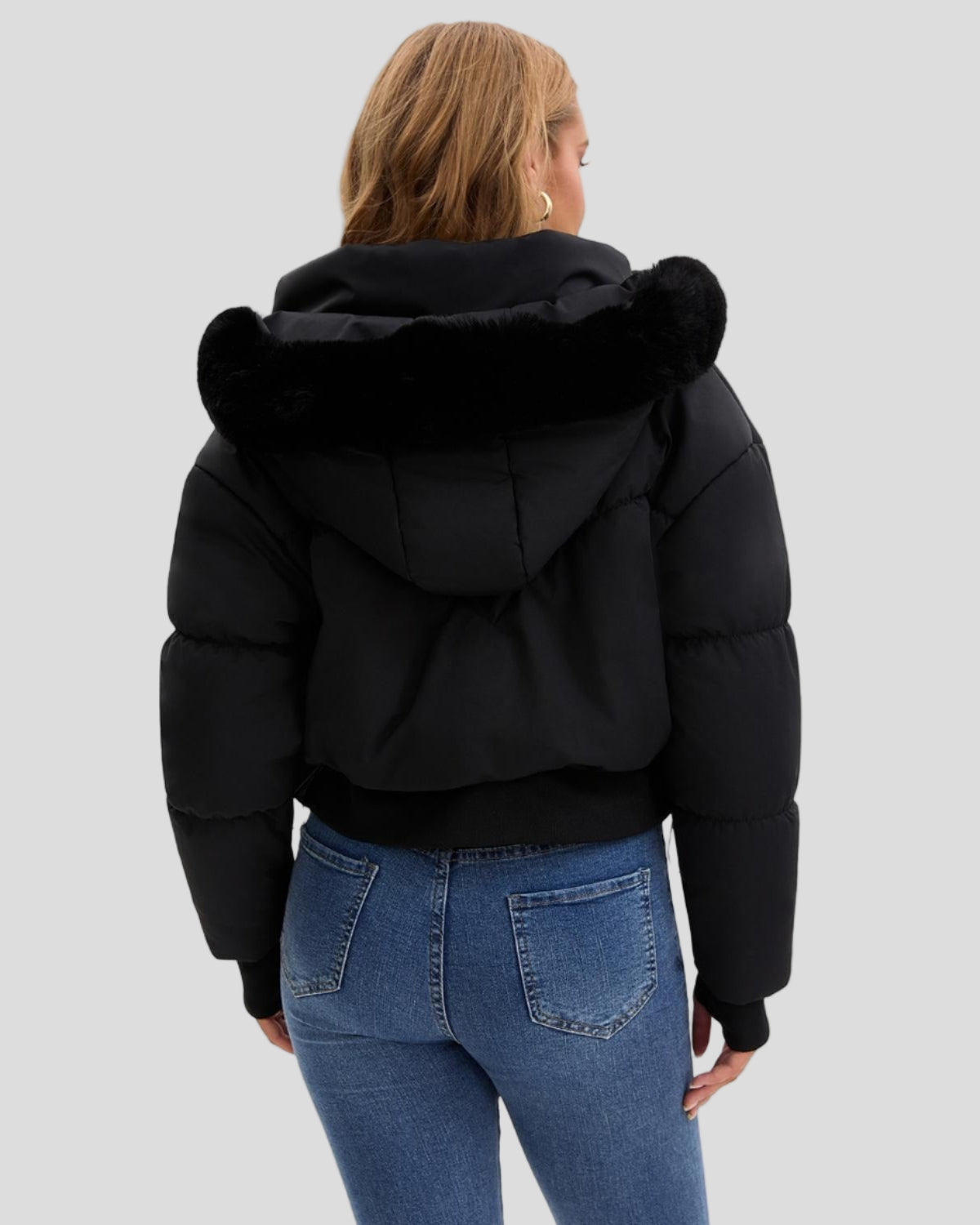 Short puffer jacket with hood – ribbed hem and thumbholes
