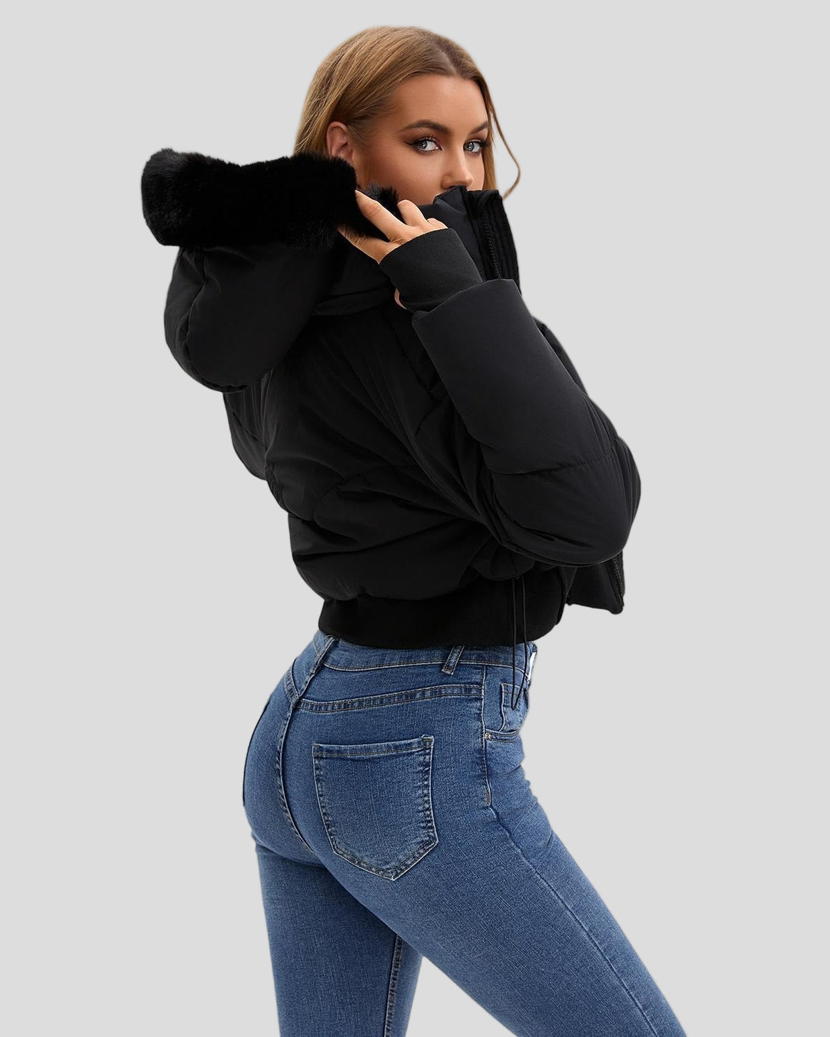 Short puffer jacket with hood – ribbed hem and thumbholes