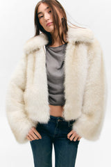 Fluffy short jacket with oversized collar
