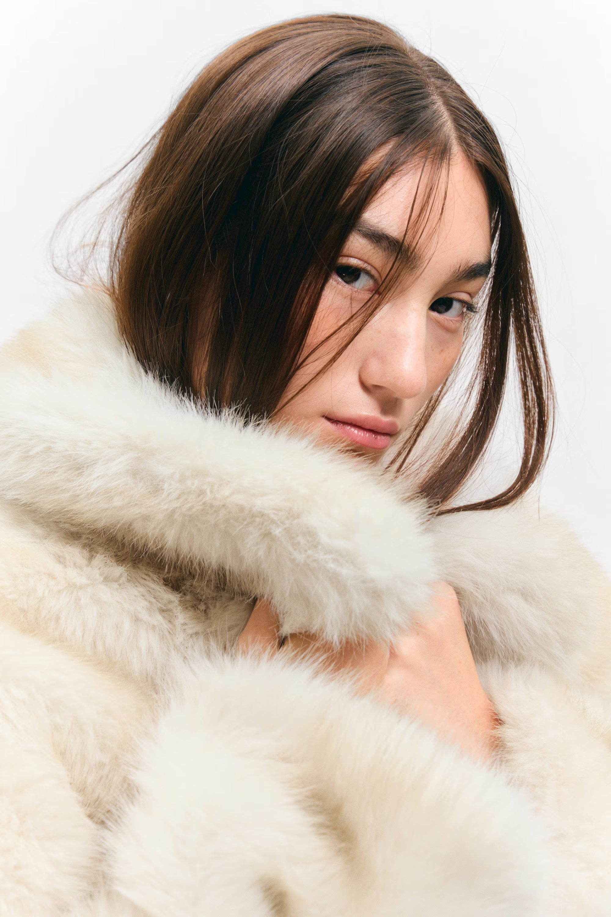 Fluffy short jacket with oversized collar