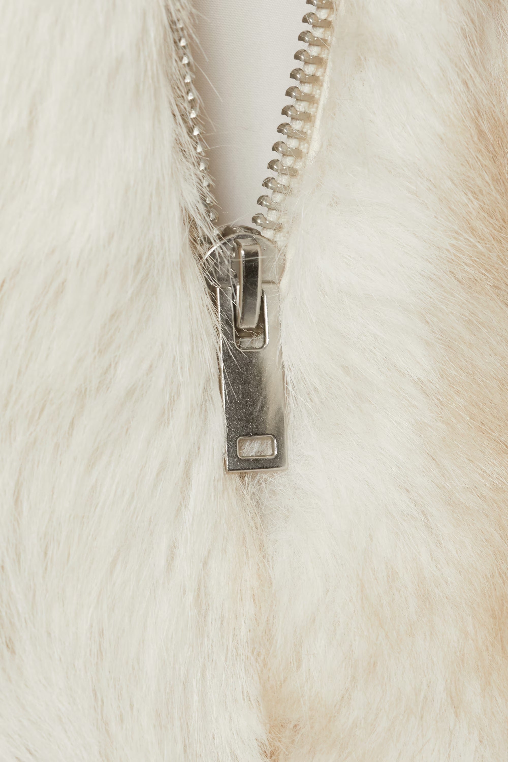 Fluffy short jacket with oversized collar