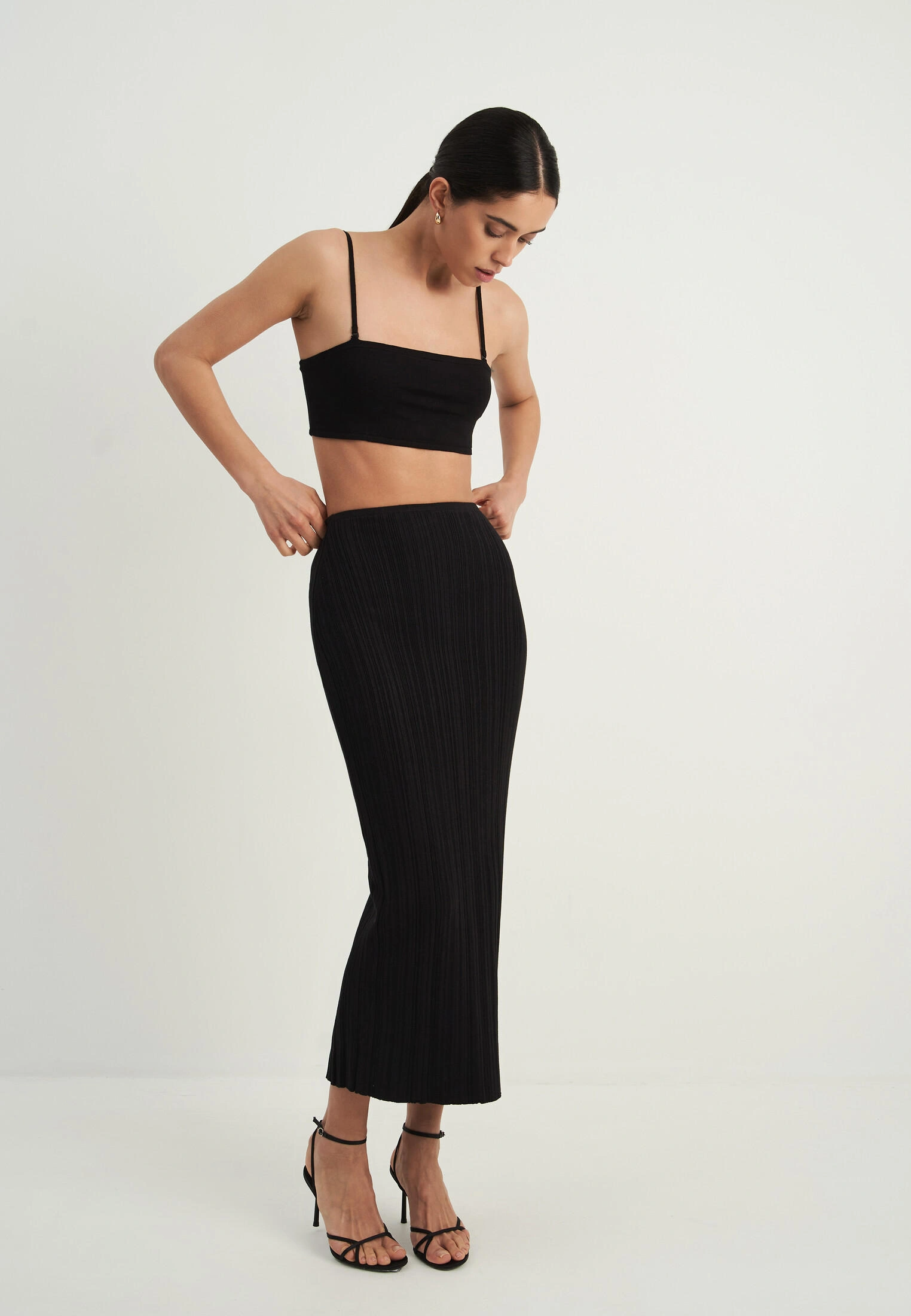 Elegant ribbed maxi skirt