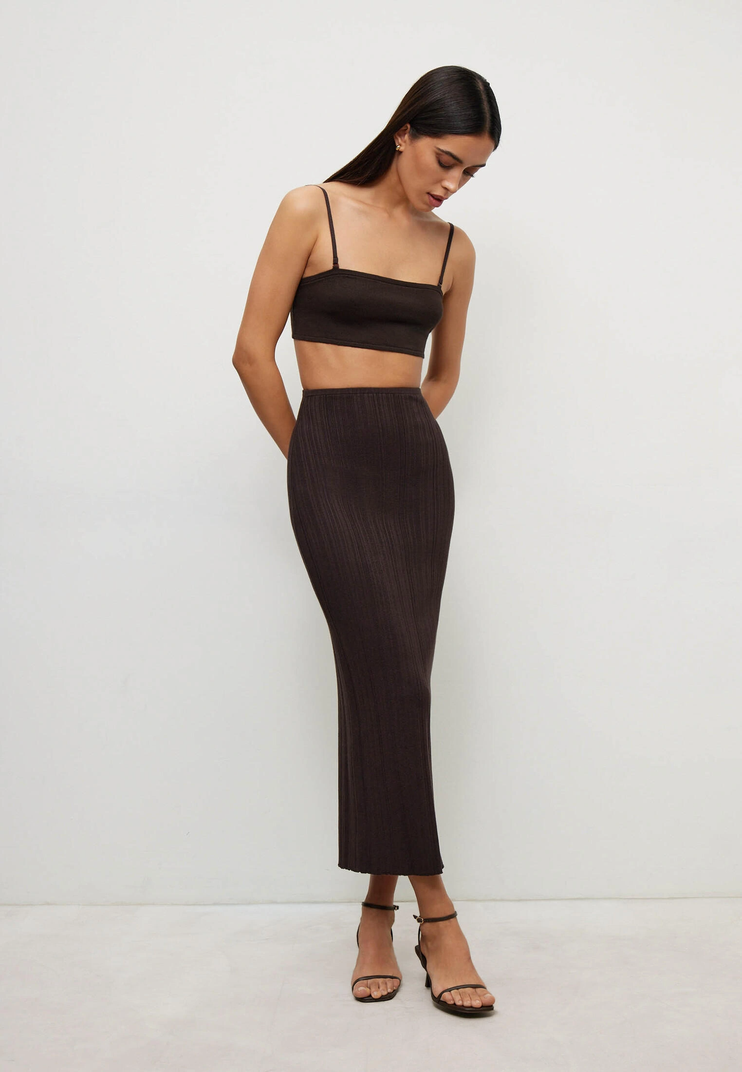 Elegant ribbed maxi skirt