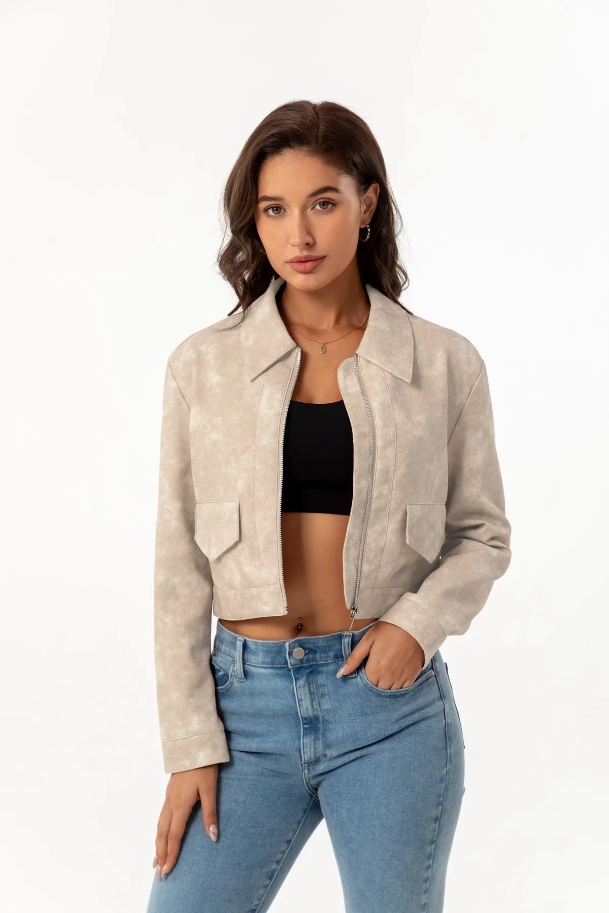 Cropped jacket with zipper and highlighted collar