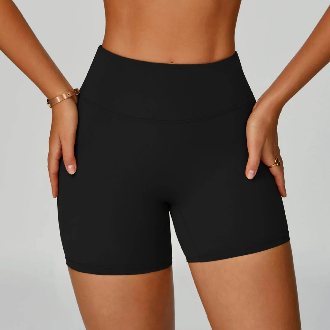 Sporty short sports shorts