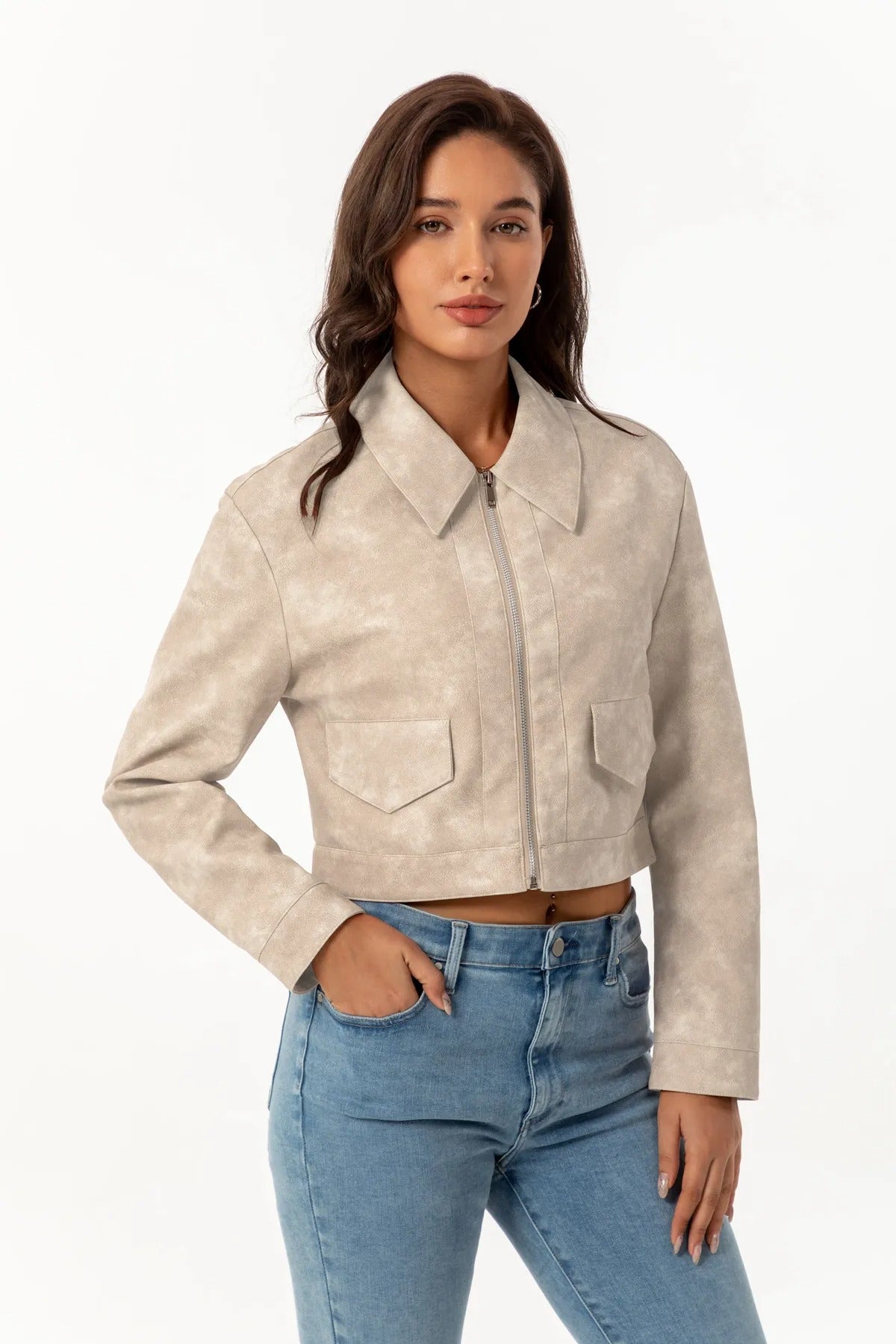 Cropped jacket with zipper and highlighted collar
