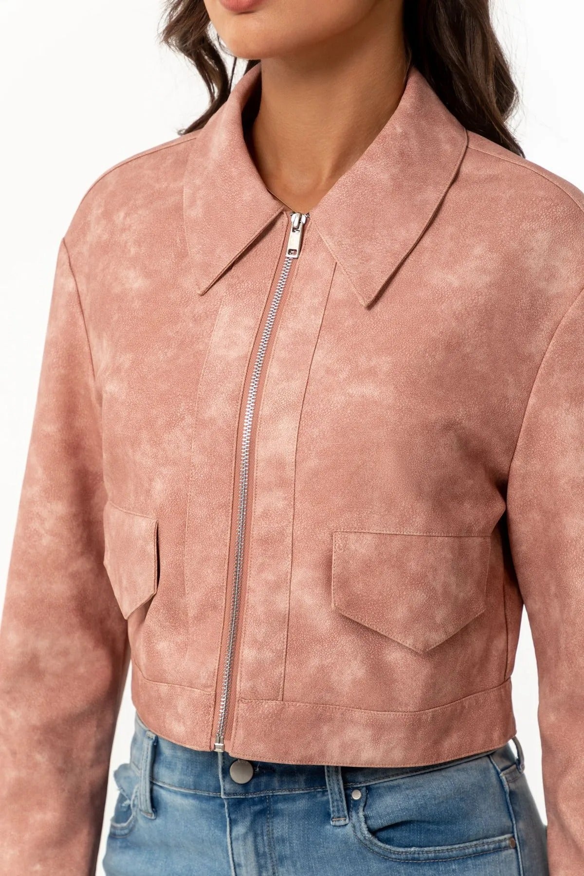 Cropped jacket with zipper and highlighted collar