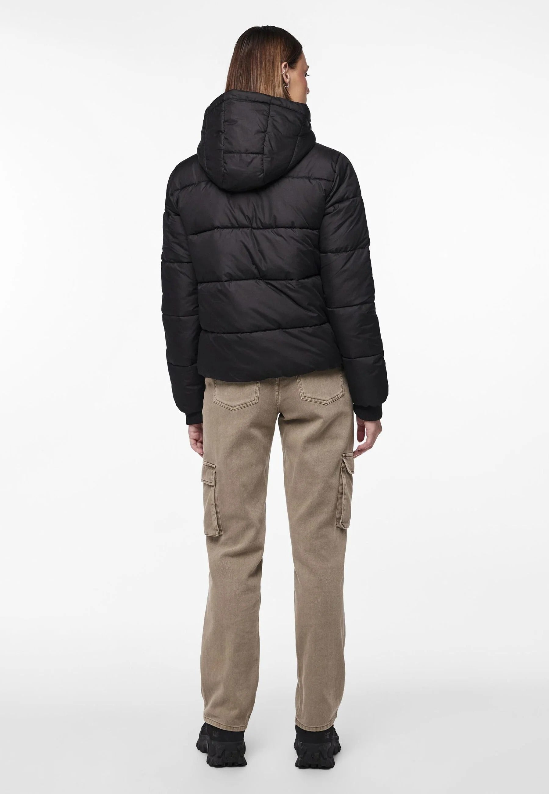 Puffer jacket with hood and zip pockets
