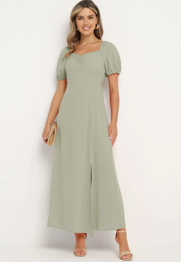 Long dress with puffed sleeves