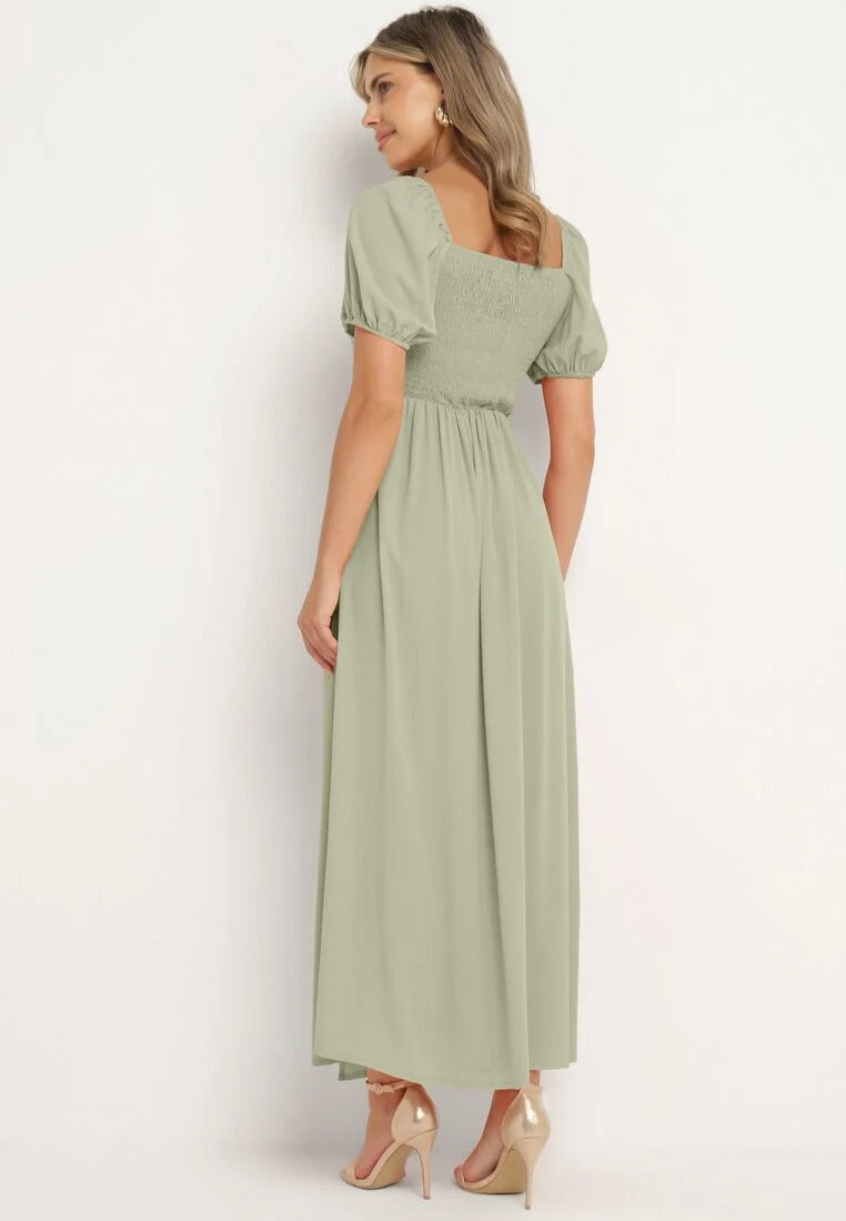 Long dress with puffed sleeves