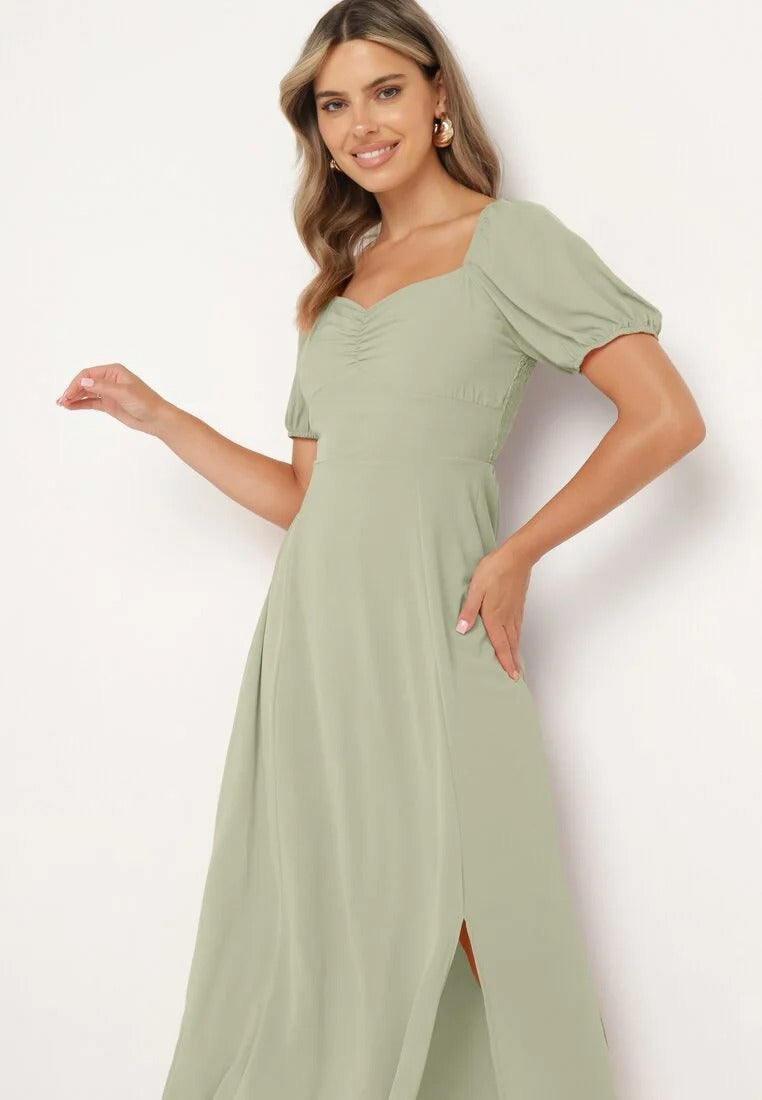 Long dress with puffed sleeves