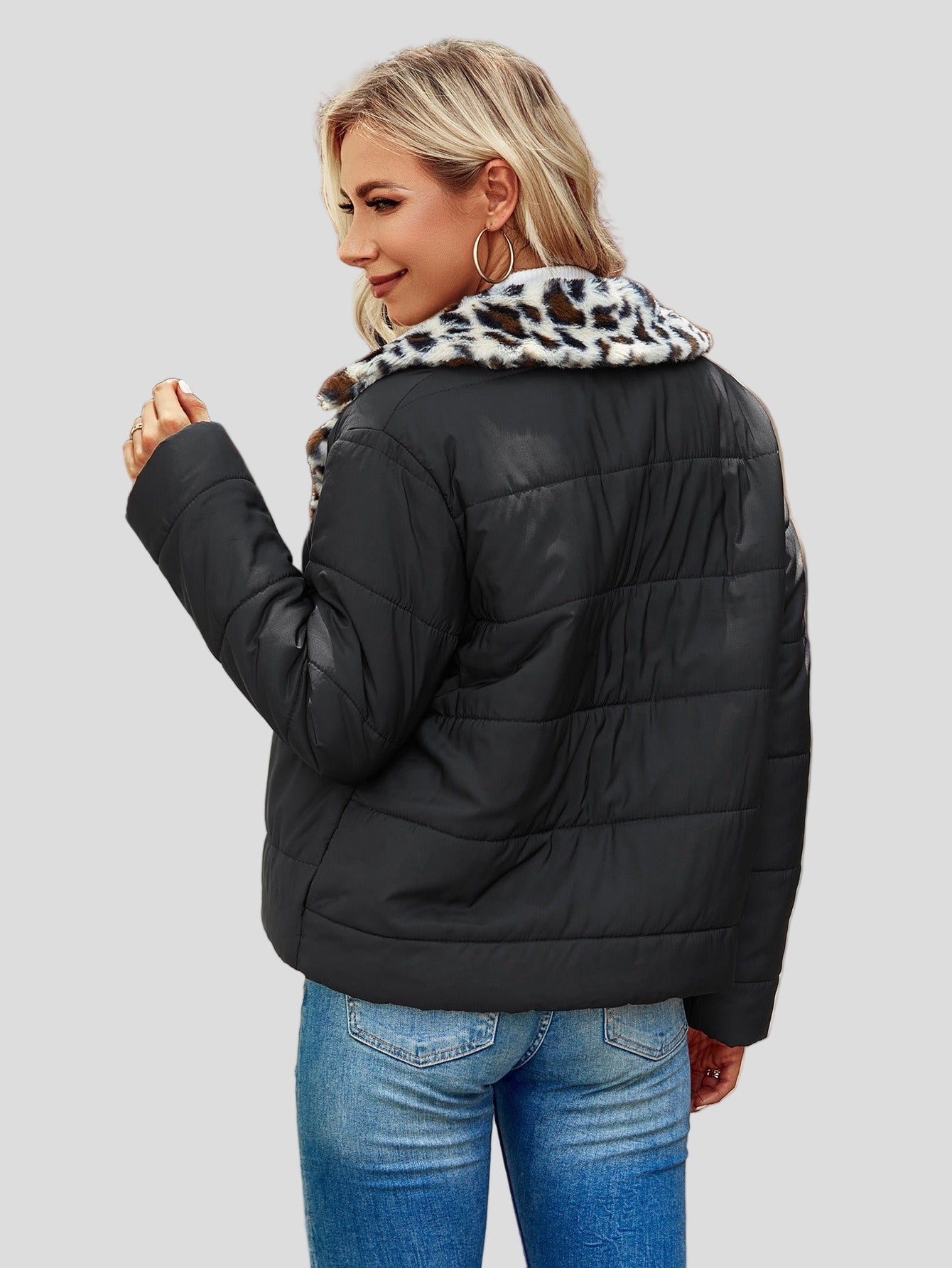 Black short puffer jacket with leopard collar