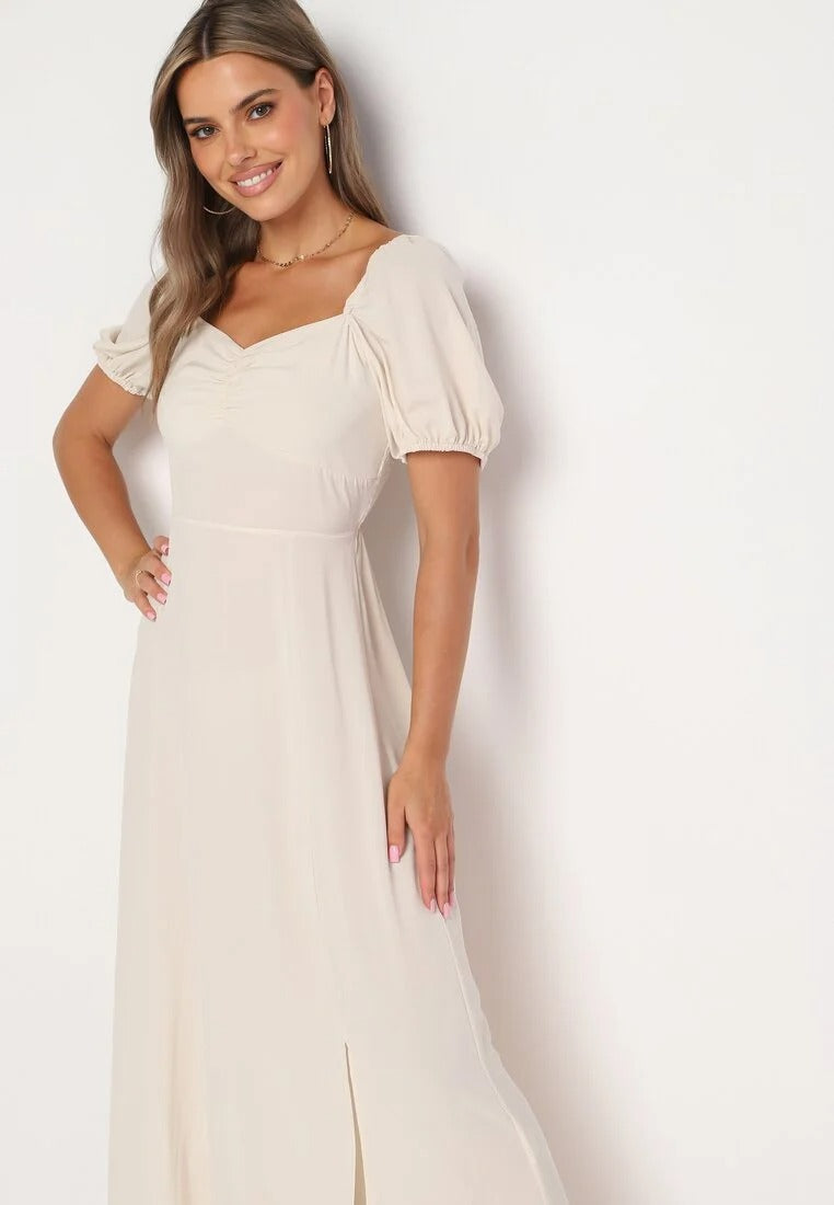 Long dress with puffed sleeves