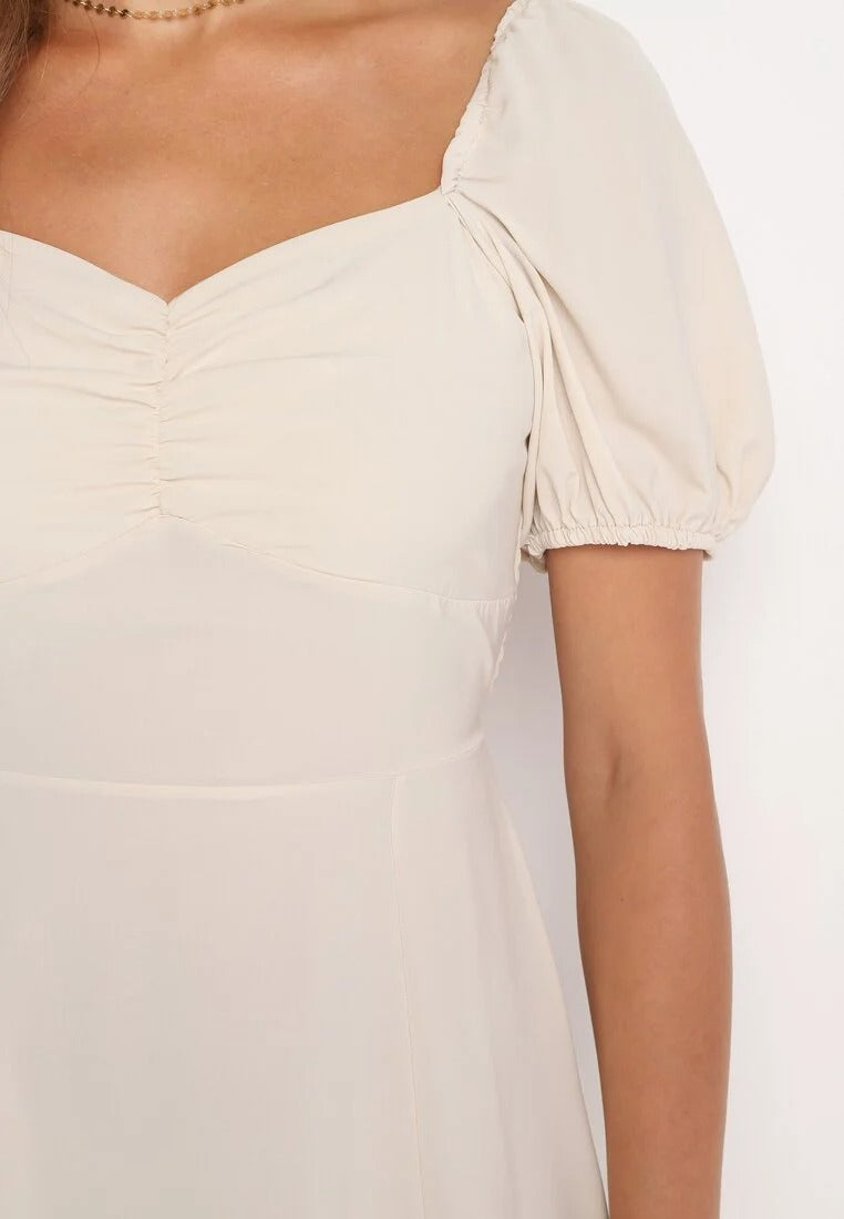 Long dress with puffed sleeves