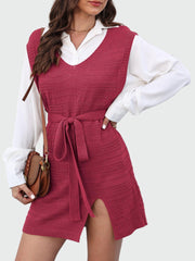 Sleeveless knitted dress with belt and front slit