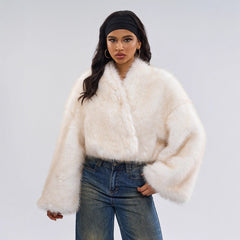 Milano fluffy short jacket with wide sleeves