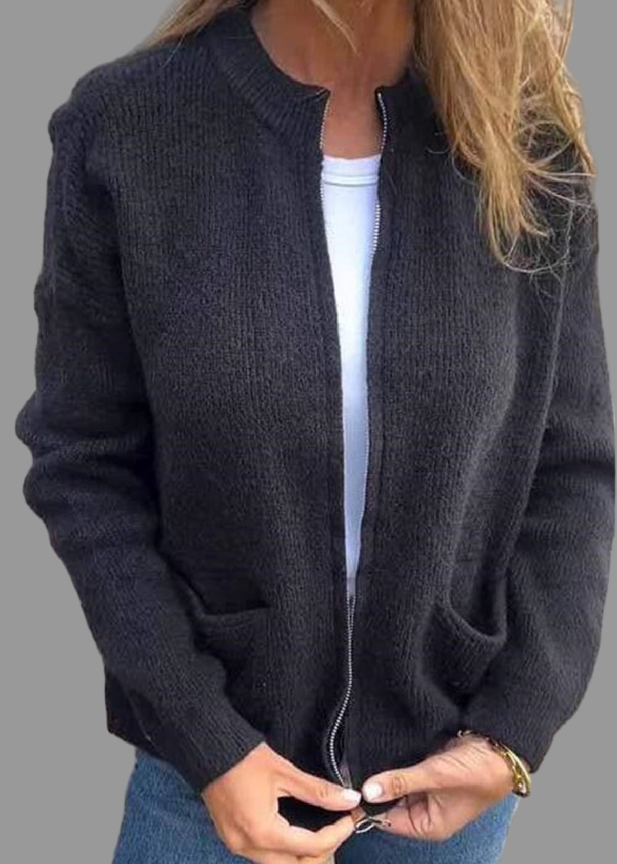 Knitted cardigan with zipper and pockets