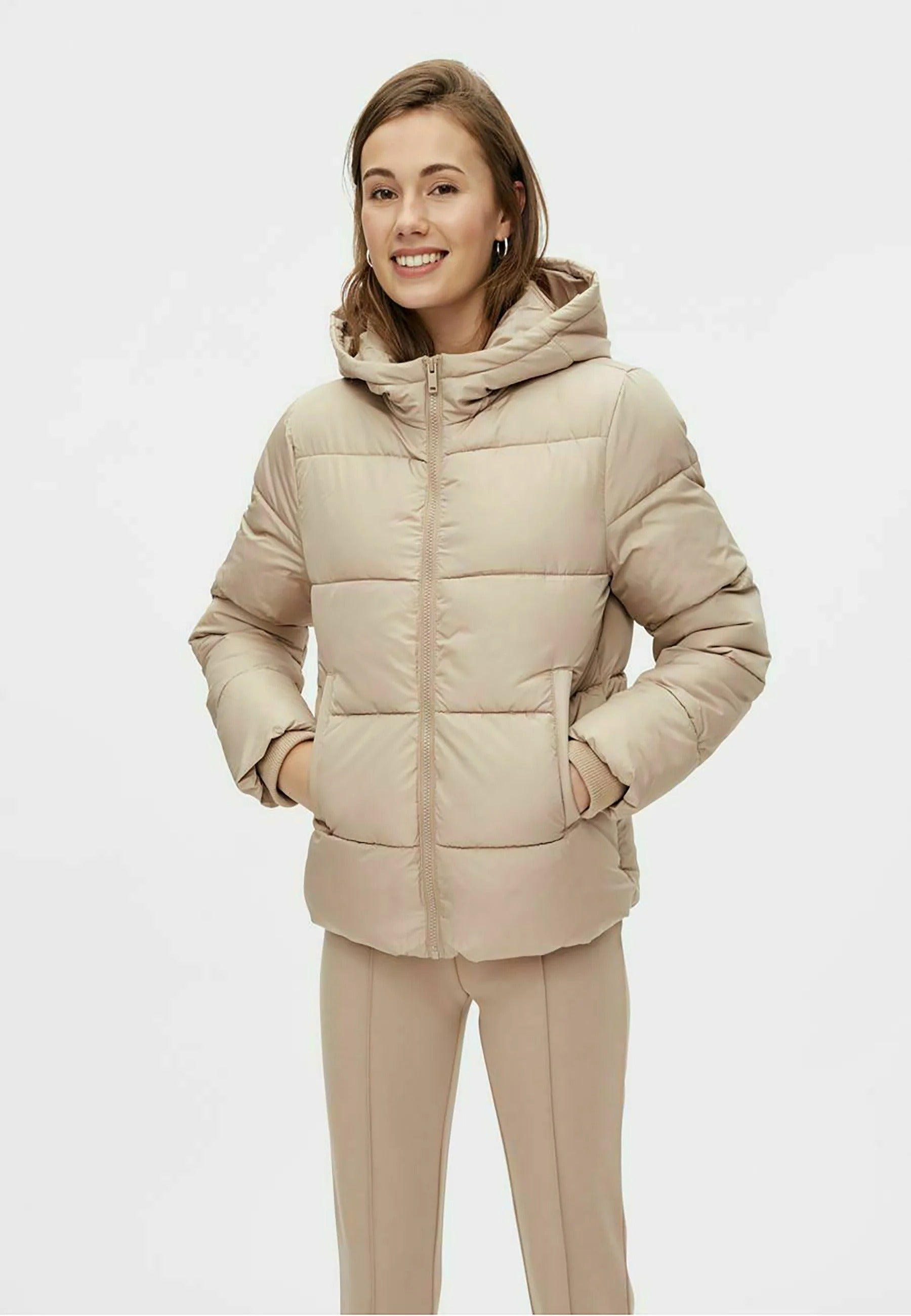 Puffer jacket with hood and zip pockets
