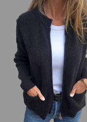 Knitted cardigan with zipper and pockets