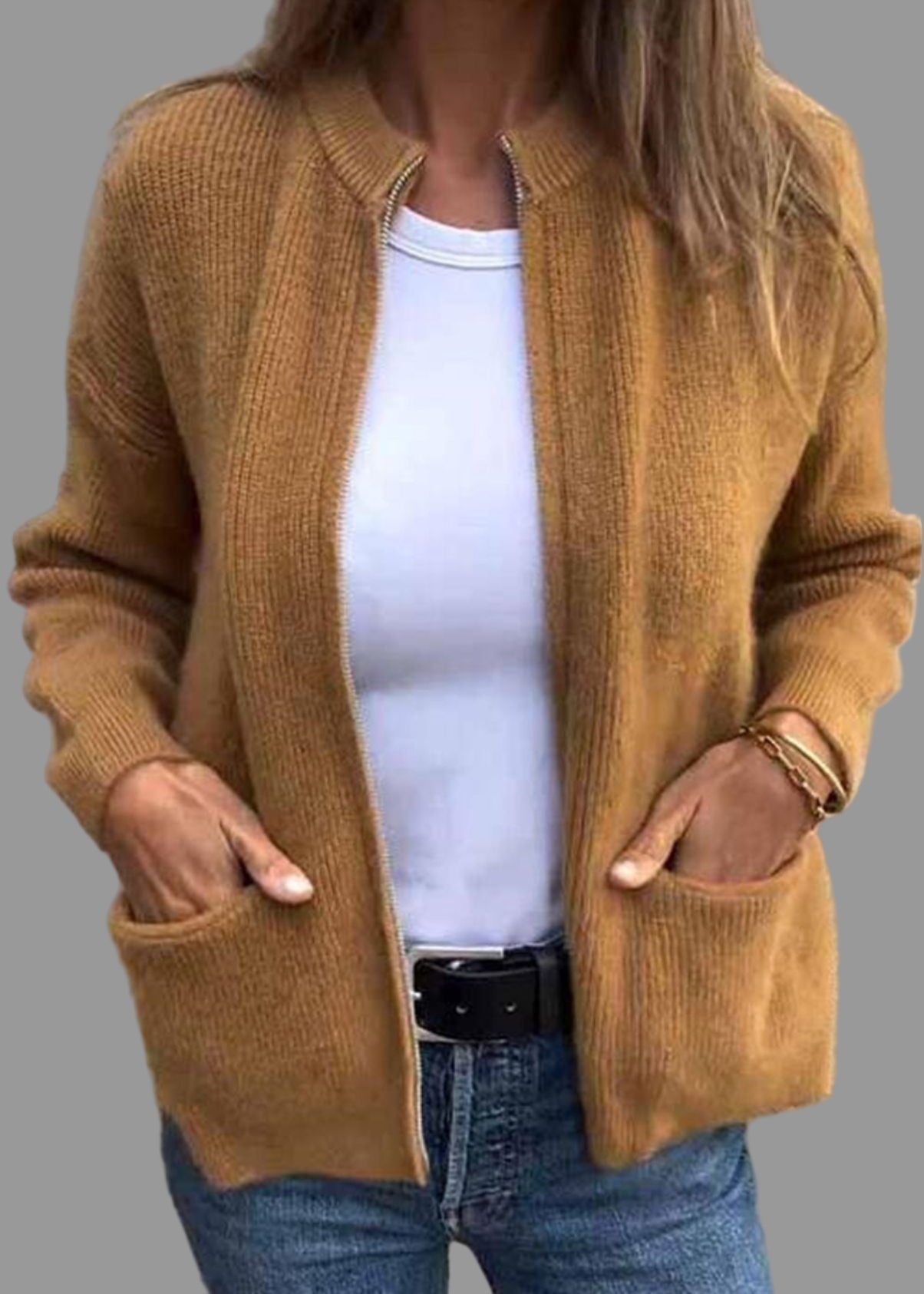 Knitted cardigan with zipper and pockets