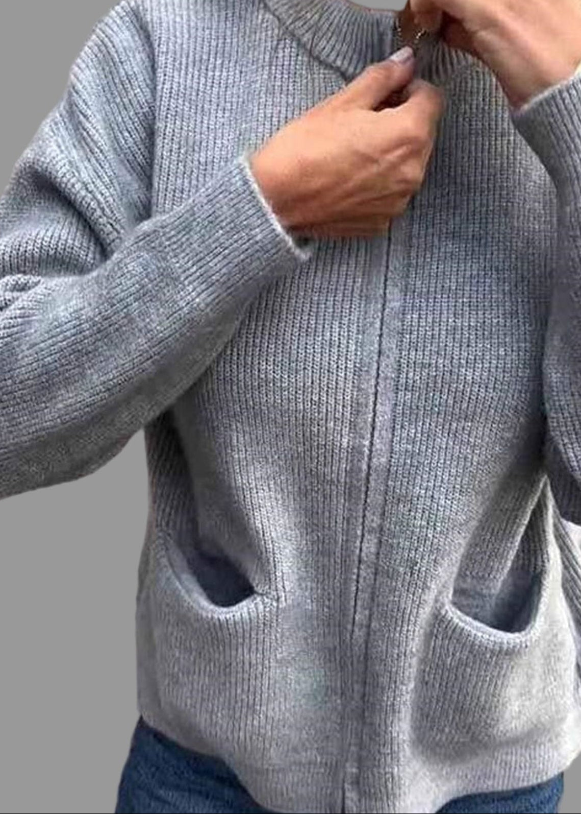 Knitted cardigan with zipper and pockets