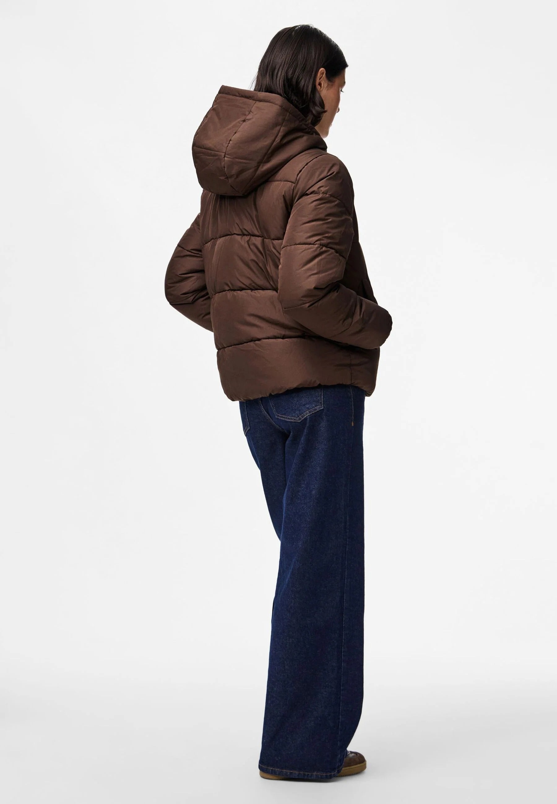 Puffer jacket with hood and zip pockets
