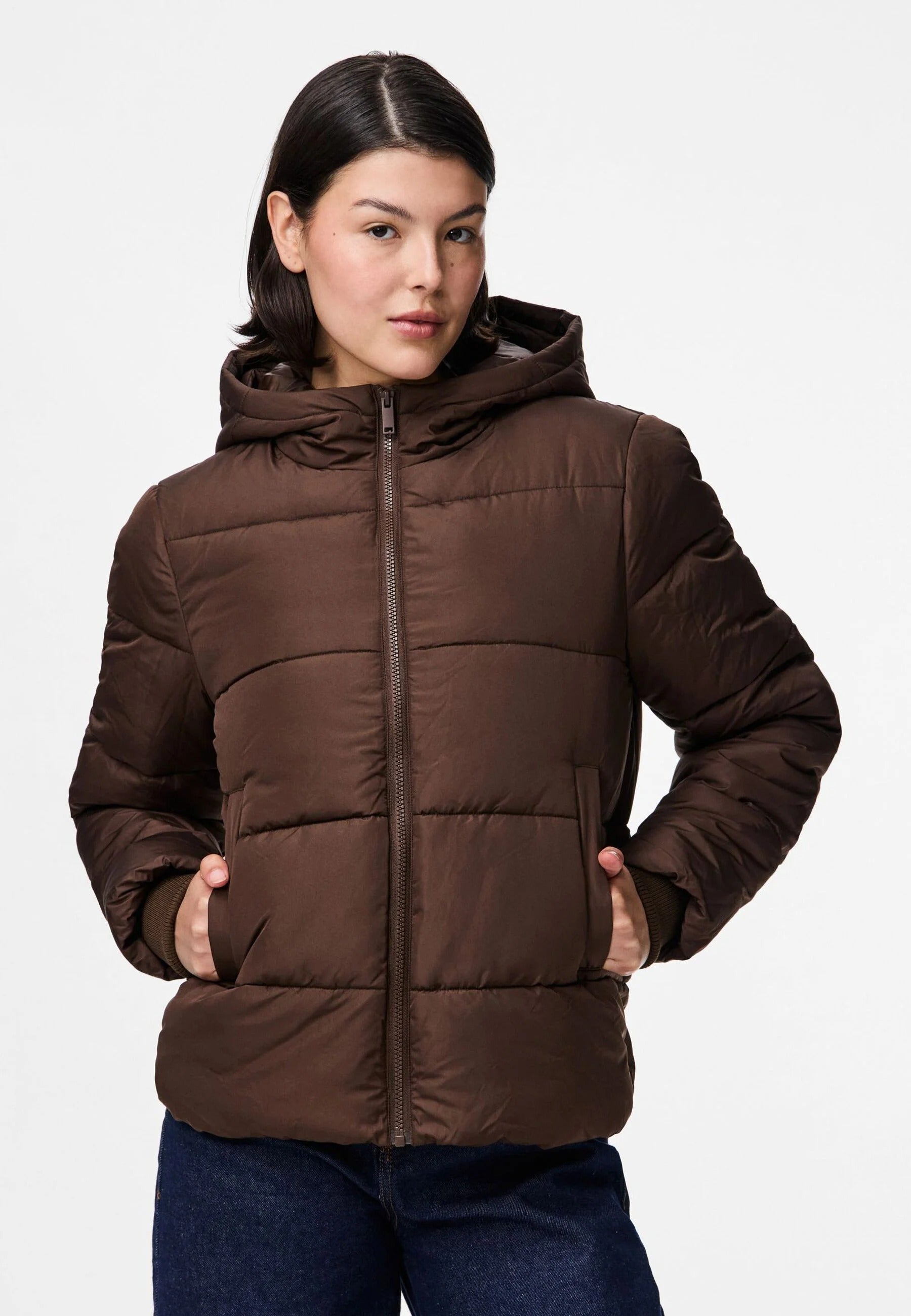 Puffer jacket with hood and zip pockets