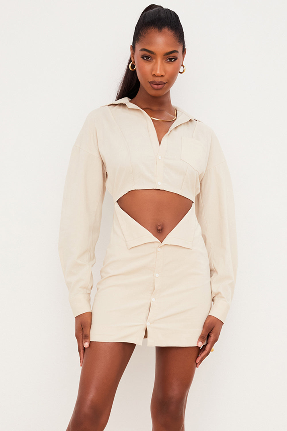 Beige skjortklänning med utskuren midja