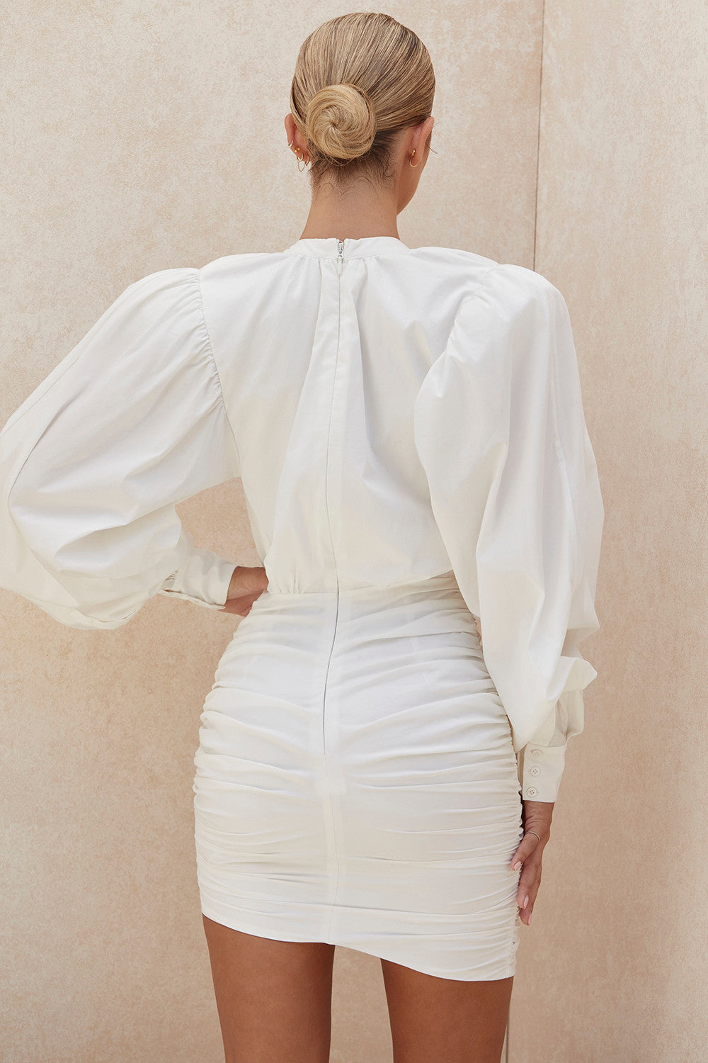 Vit miniklänning med rund halsringning