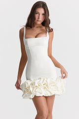 Klänning med volanger nedtill