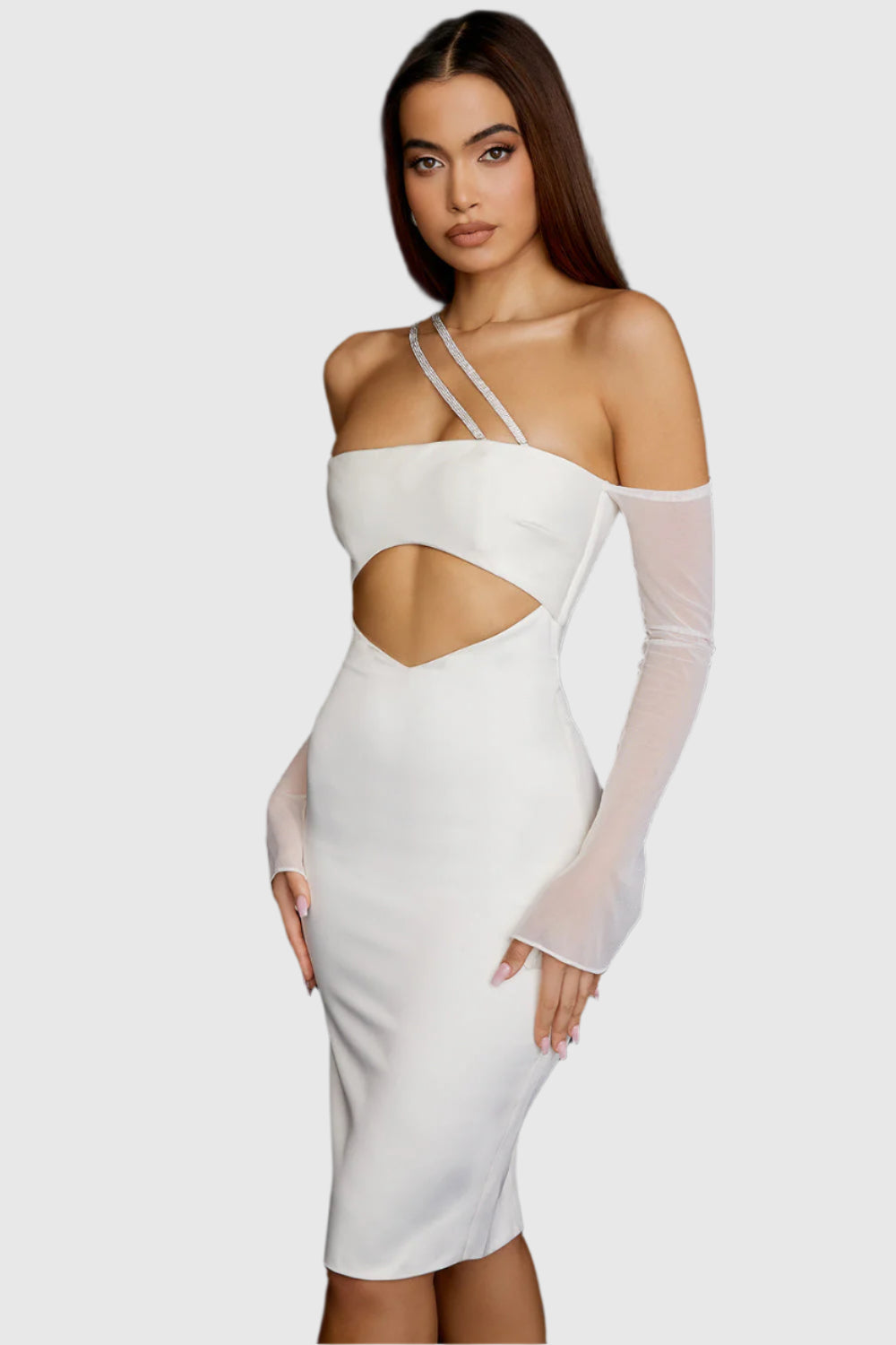 Långklänning i elfenbensfärgad satin med utskärning