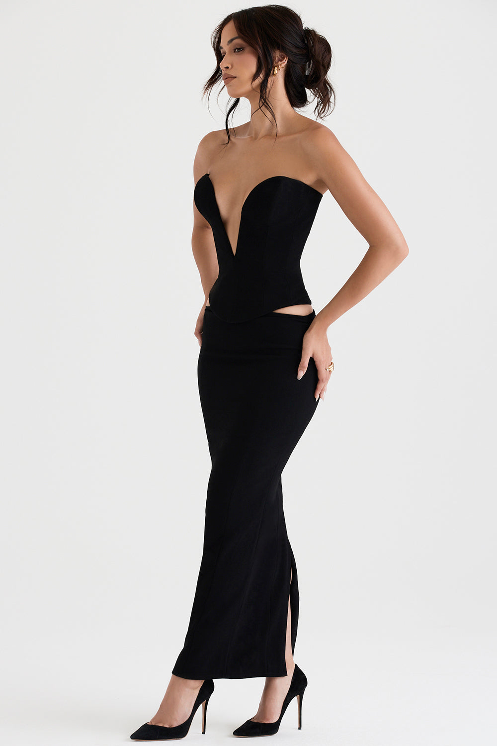 Djupt skuren korsett med maxikjol