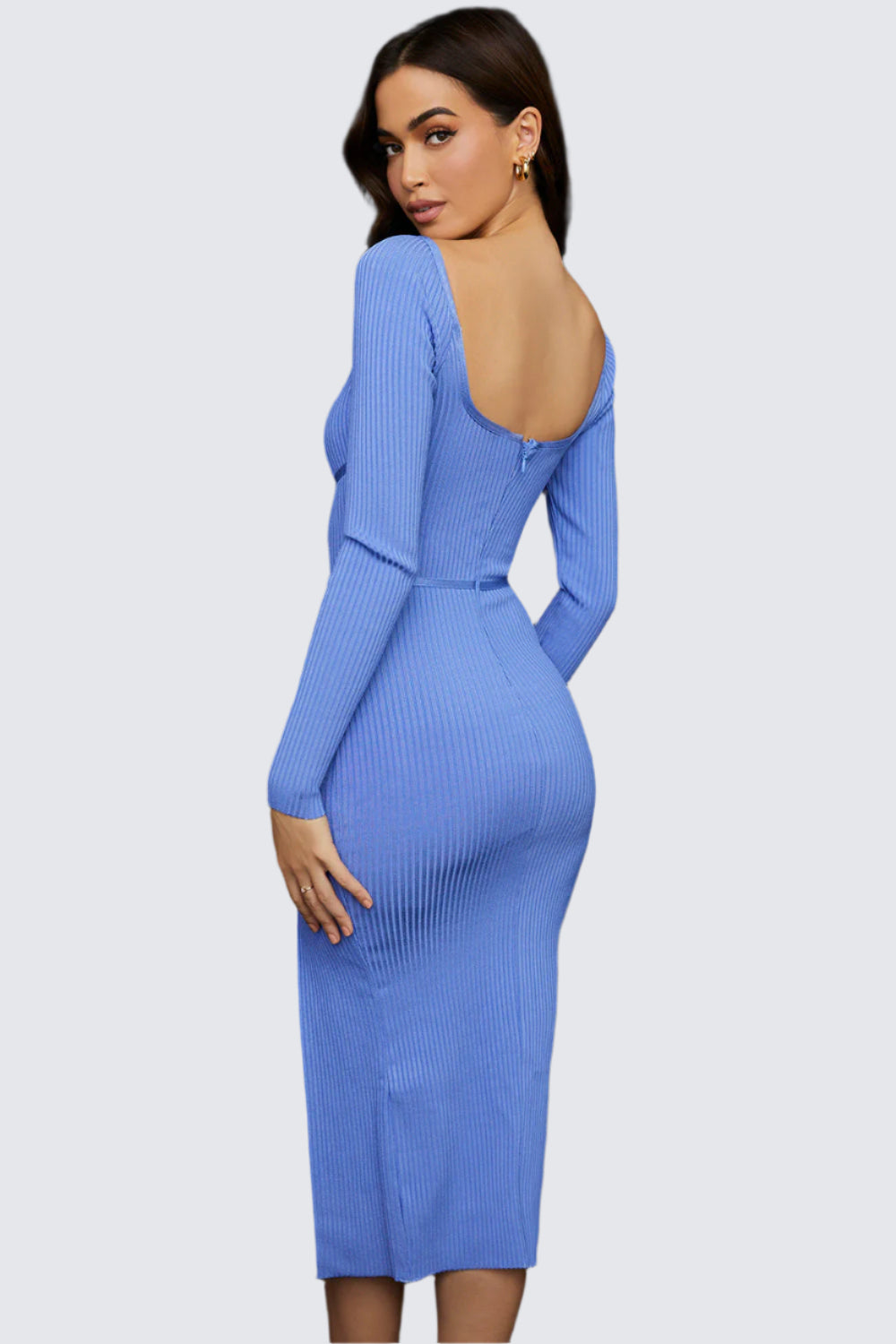 Blå stickad midiklänning med utskuret ben