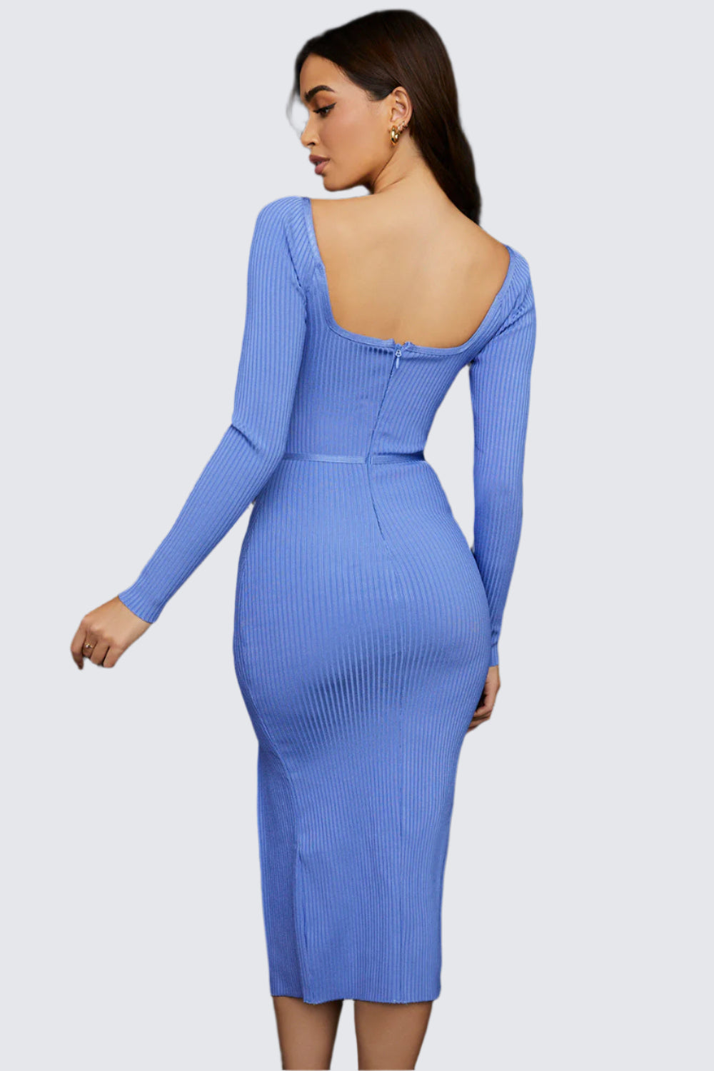 Blå stickad midiklänning med utskuret ben