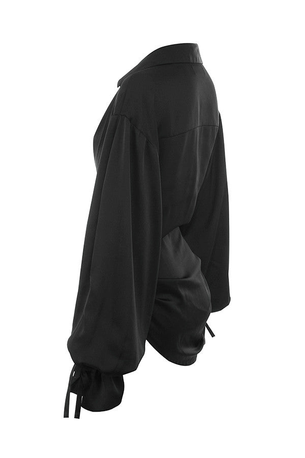 Lös draperad skjorta i svart satin
