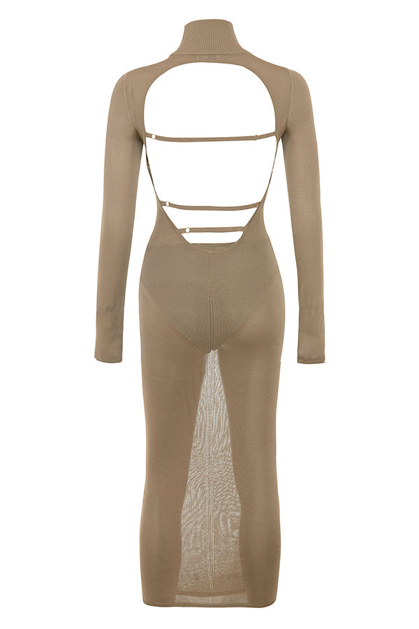 Lång tunn klänning med hög hals