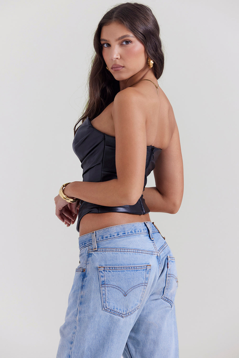 Axelbandslös korsett i organiskt läder