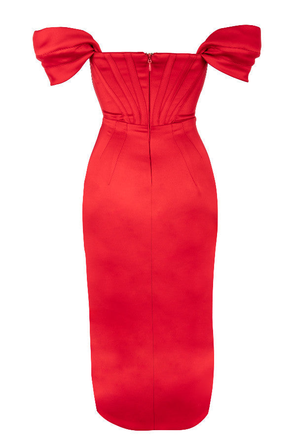 Elegant klänning med axelband i satin