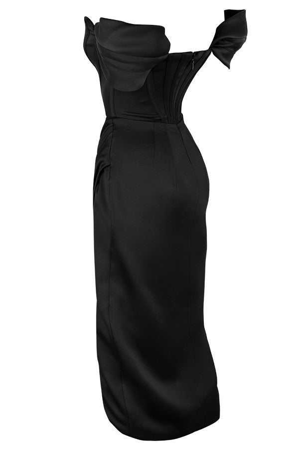 Elegant klänning med axelband i satin