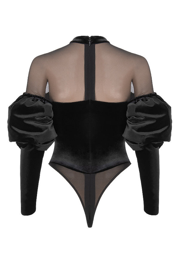 Svart body med elegant v-design