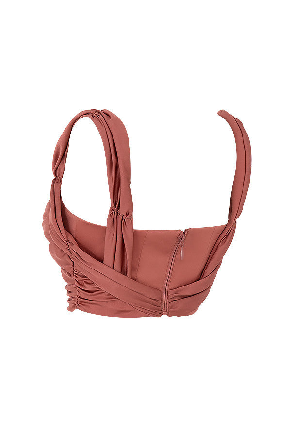 Roséfärgad satin med draperad halsringning