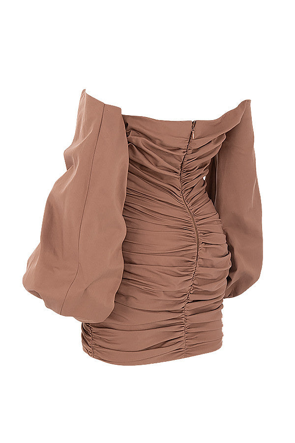 Omlottklänning med bara axlar